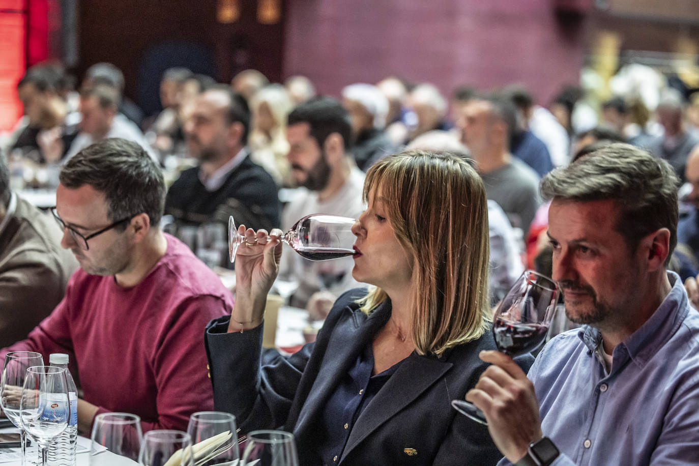 La cata con repóquer de vinos y de bodegueros, en imágenes