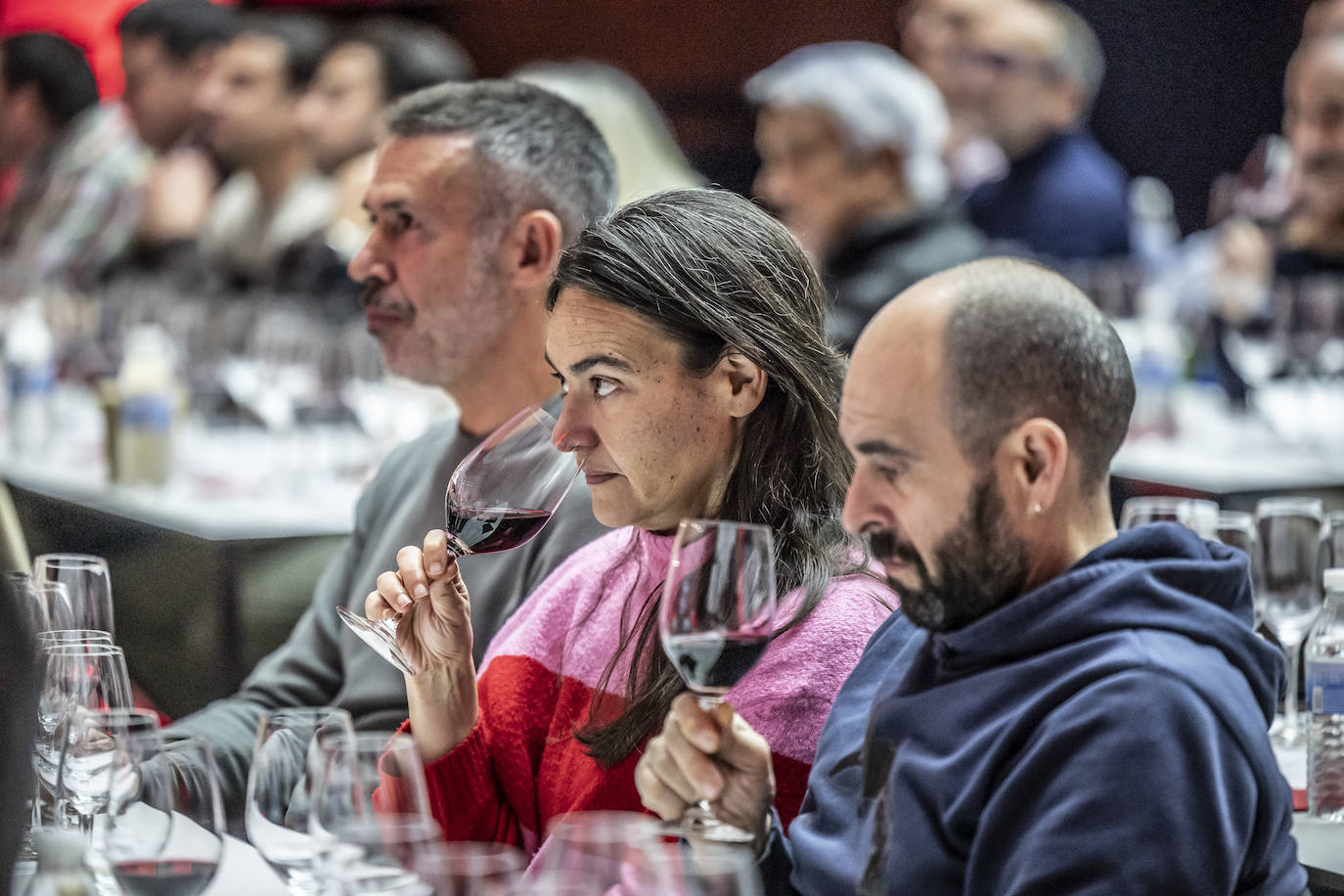 La cata con repóquer de vinos y de bodegueros, en imágenes