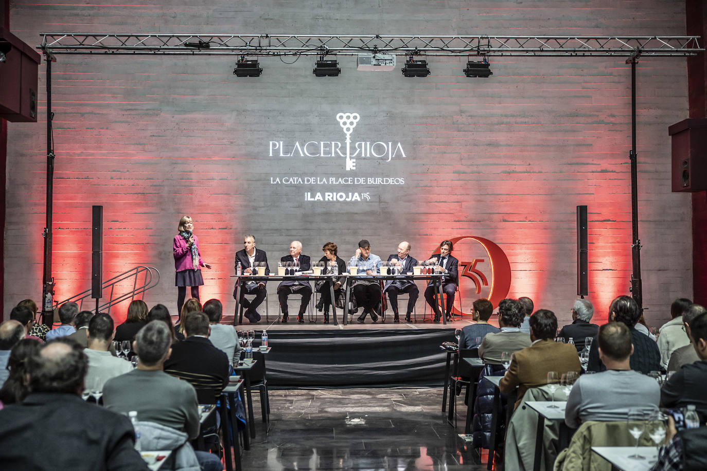 La cata con repóquer de vinos y de bodegueros, en imágenes