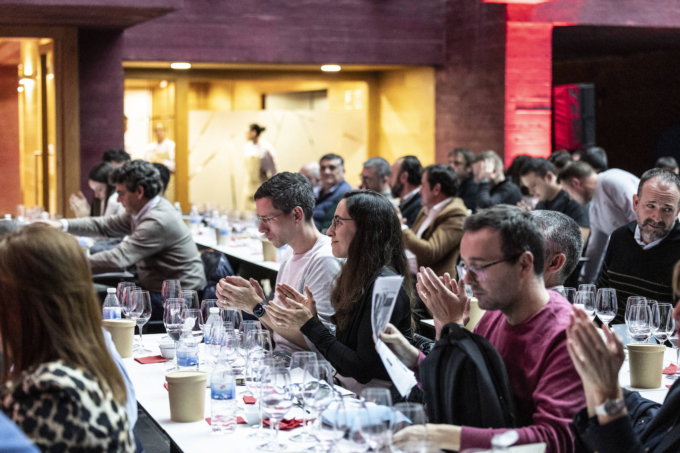 La cata con repóquer de vinos y de bodegueros, en imágenes