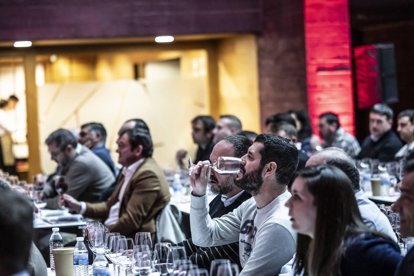 La cata con repóquer de vinos y de bodegueros, en imágenes