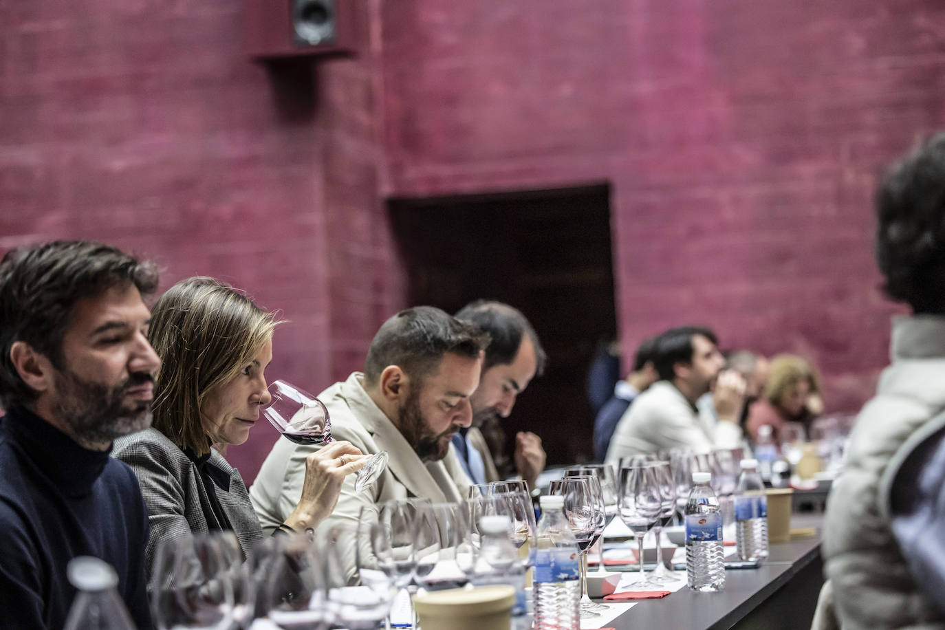 La cata con repóquer de vinos y de bodegueros, en imágenes