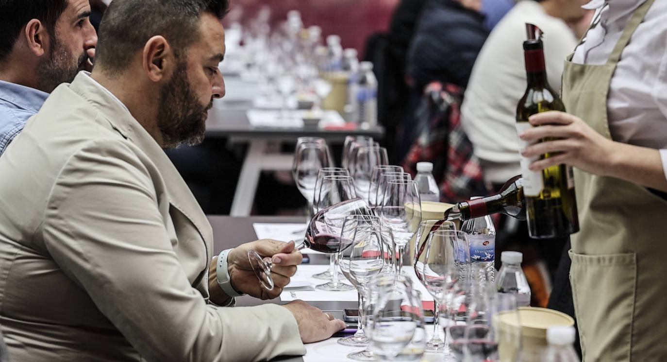 La cata con repóquer de vinos y de bodegueros, en imágenes