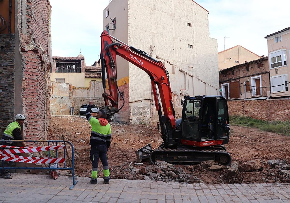 Los trabajos para acondicionar el solar ya han comenzado.