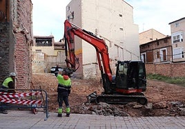 Los trabajos para acondicionar el solar ya han comenzado.