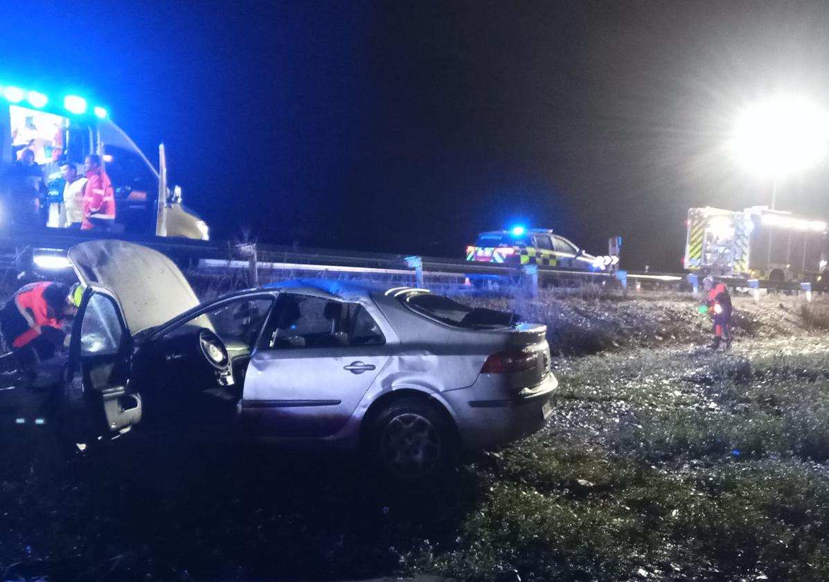Dos heridos tras salirse de la vía en la N-232 en Cenicero