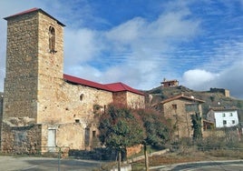 La iglesia de la Asunción de la aldea de Luezas, tras la obra de arreglo del tejado.