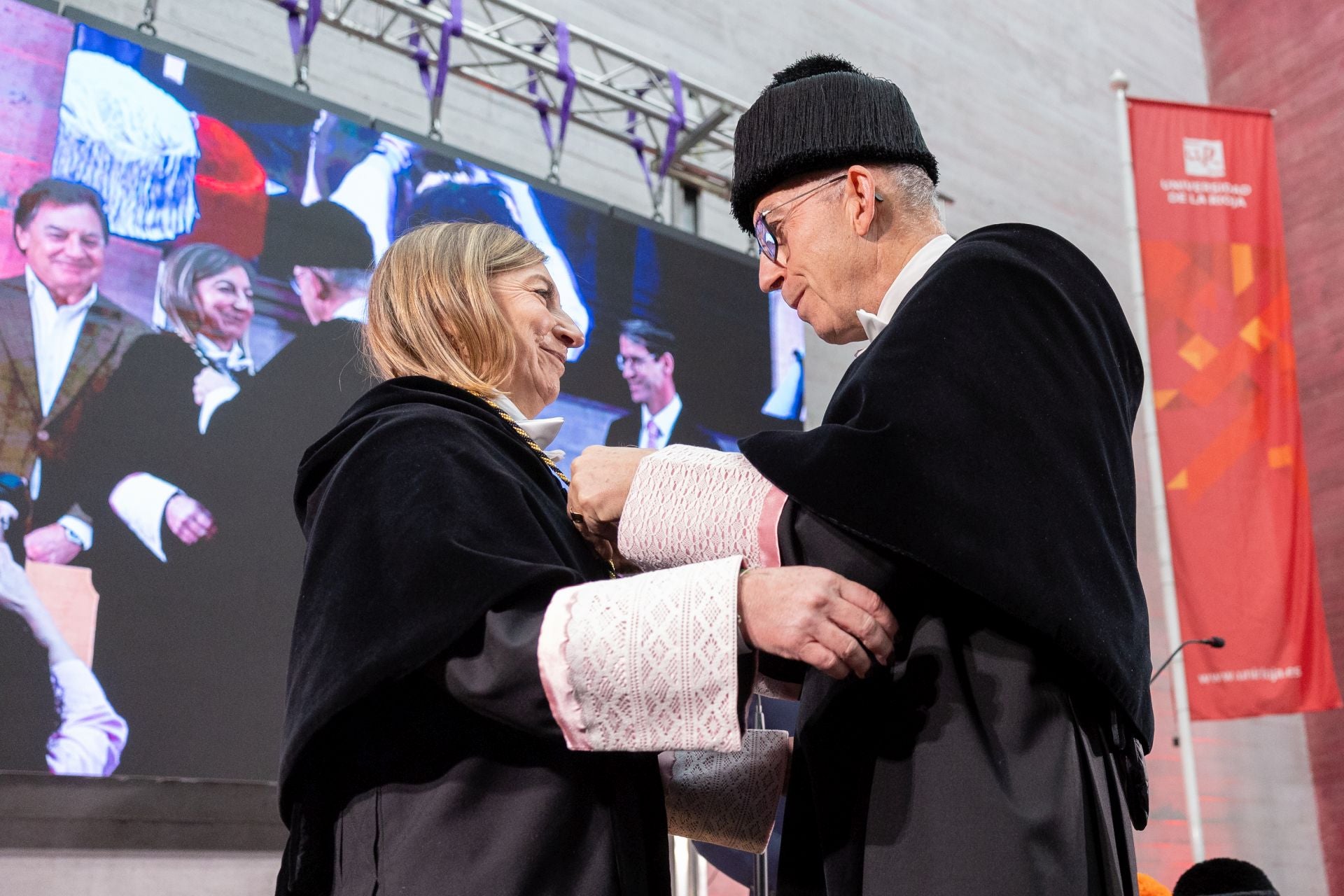 Eva Sanz toma posesión como nueva rectora de la Universidad de La Rioja