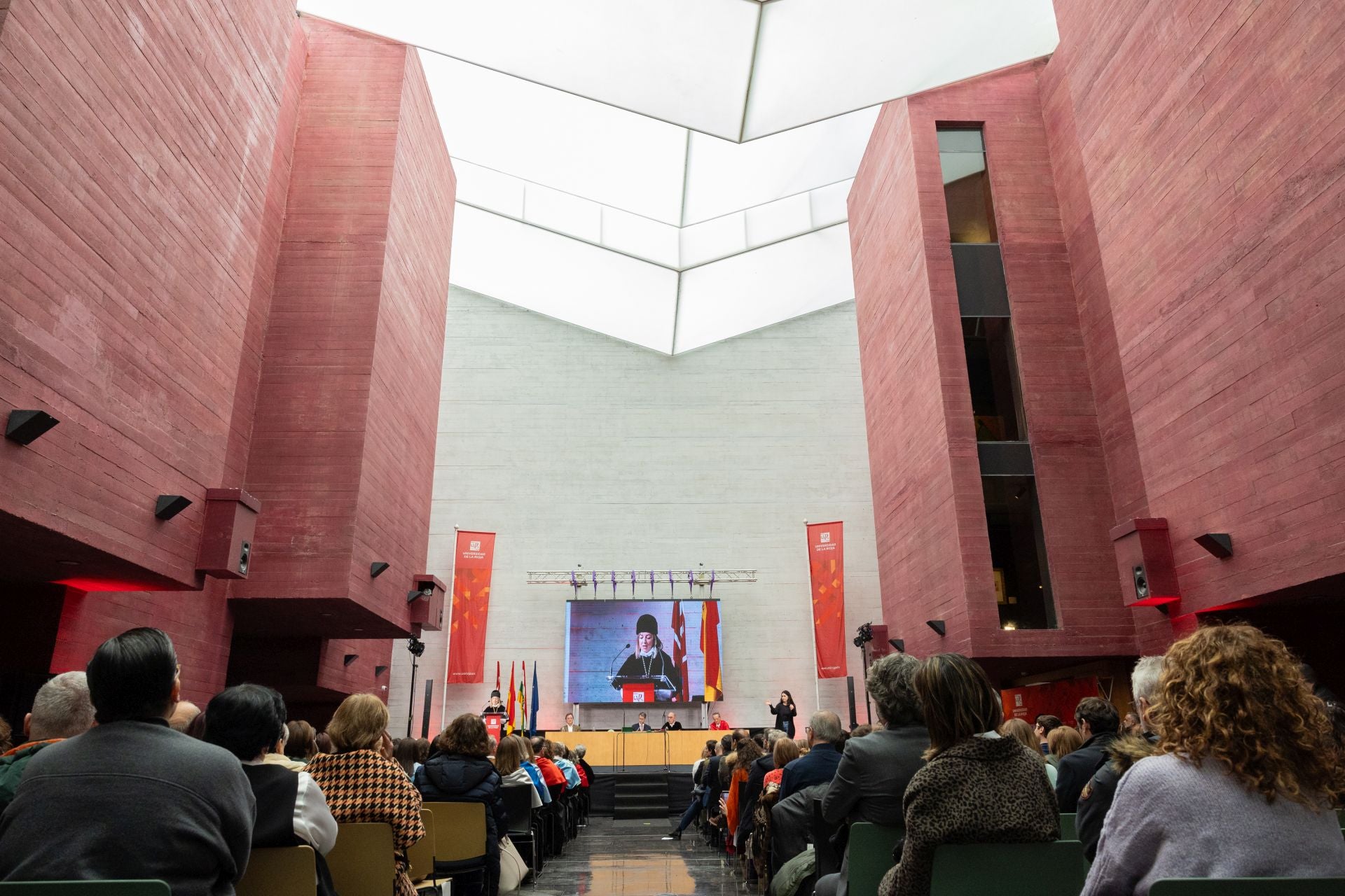 Eva Sanz toma posesión como nueva rectora de la Universidad de La Rioja