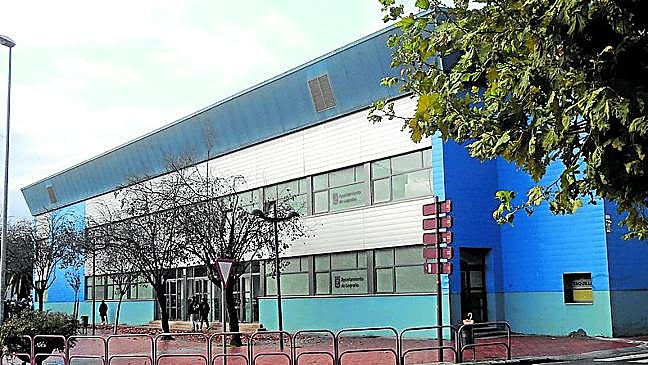 Imagen después - El polideportivo que cambió de color