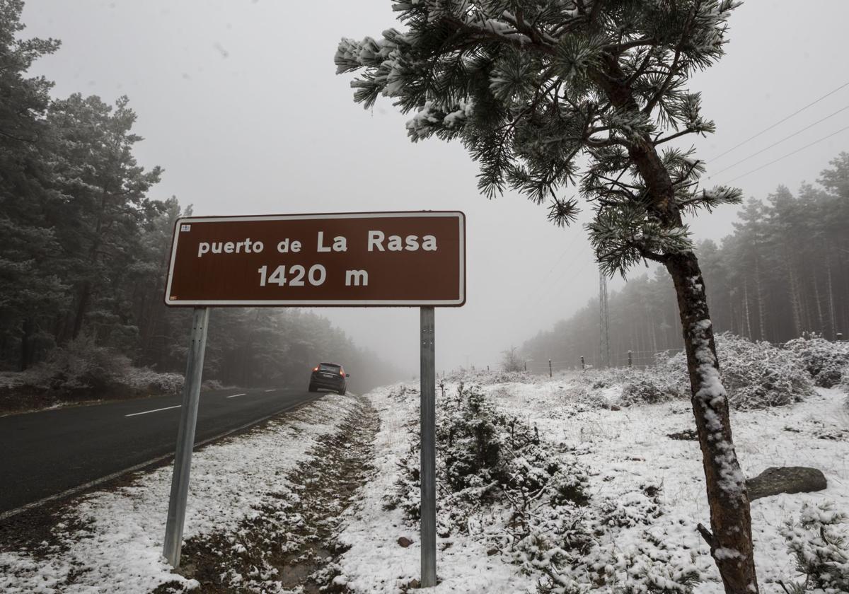 Seis puertos de la red secundaria de carreteras riojanas requieren cadenas por nieve en la calzada