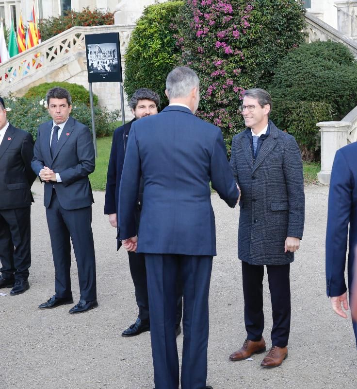 Capellán saluda a Felipe VI.