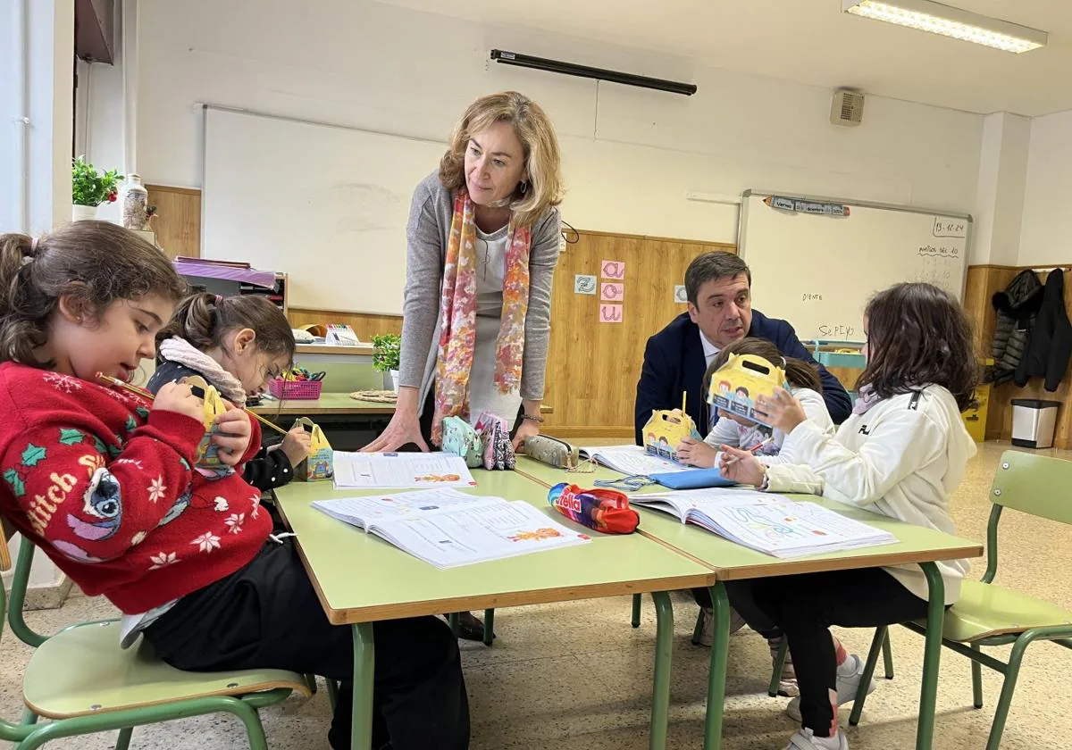 Autoridades repartieron ayer neceseres en el Sancho III, de Nájera.