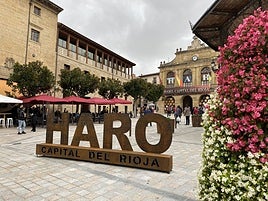 Imagen de archivo de la plaza de la Paz con el Ayuntamiento al fondo.