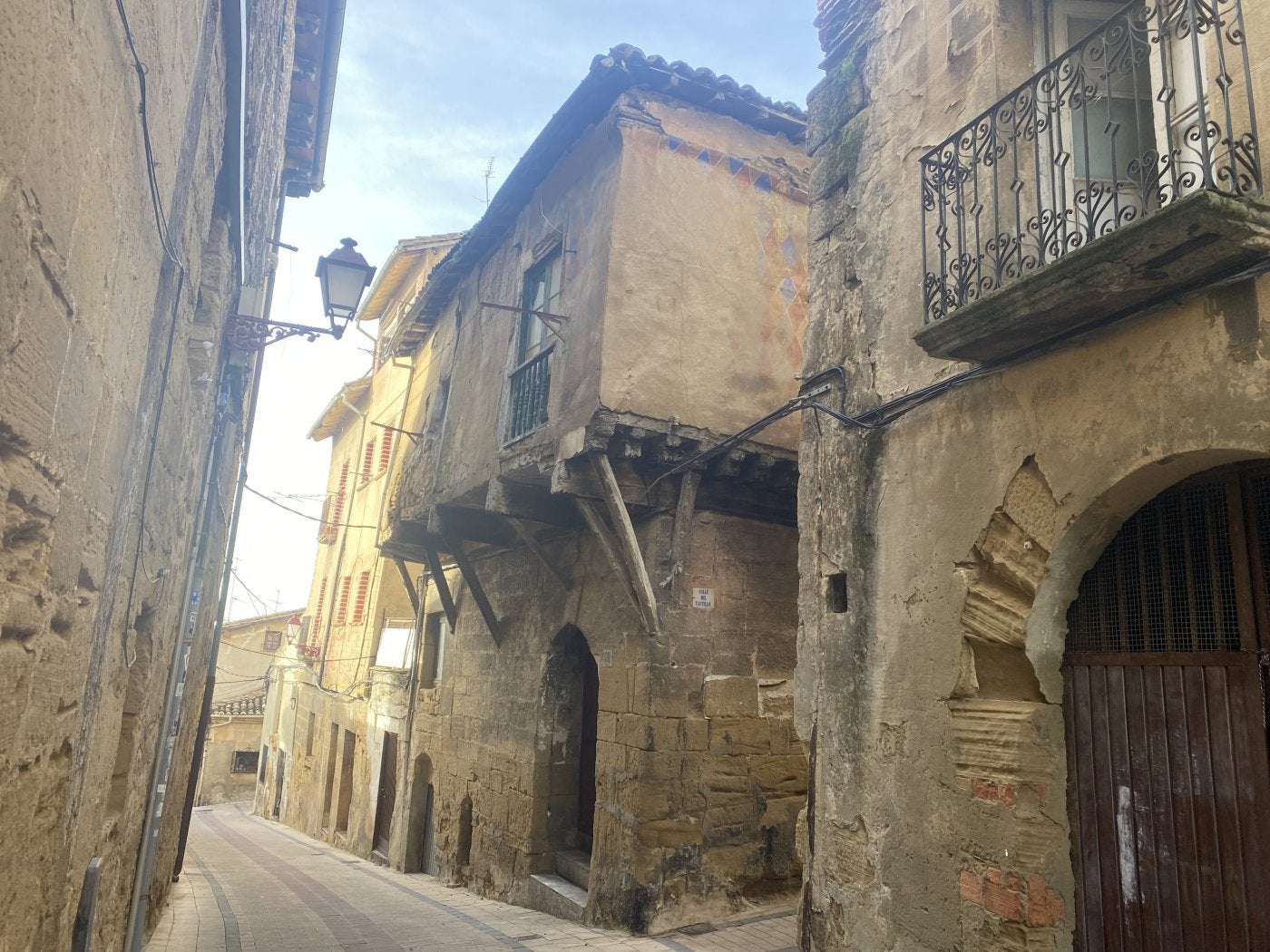 Fachada del edificio en la calle Costanilla, 4.