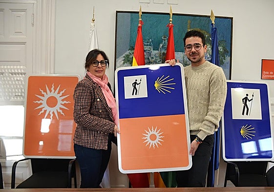 Reyes Zapata y Manuel Toledo, con las nuevas señales.