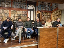 Concejales y alcaldesa del Ayuntamiento de Haro, durante la rueda de prensa de ayer.