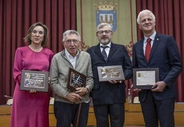 La entrega de la medalla de oro a cuatro exalcaldes de Logroño, en imágenes