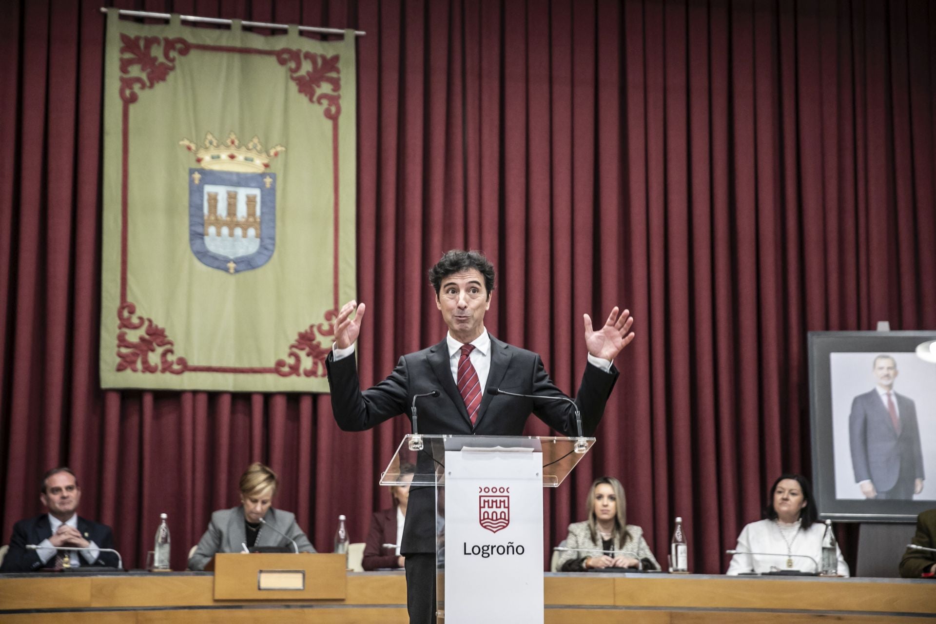 La entrega de la medalla de oro a cuatro exalcaldes de Logroño, en imágenes