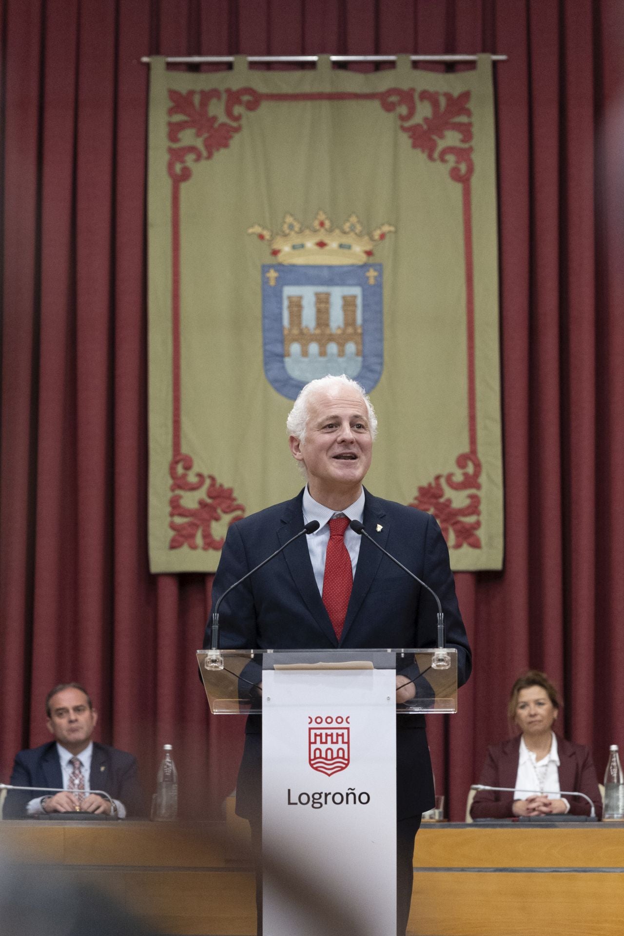 La entrega de la medalla de oro a cuatro exalcaldes de Logroño, en imágenes