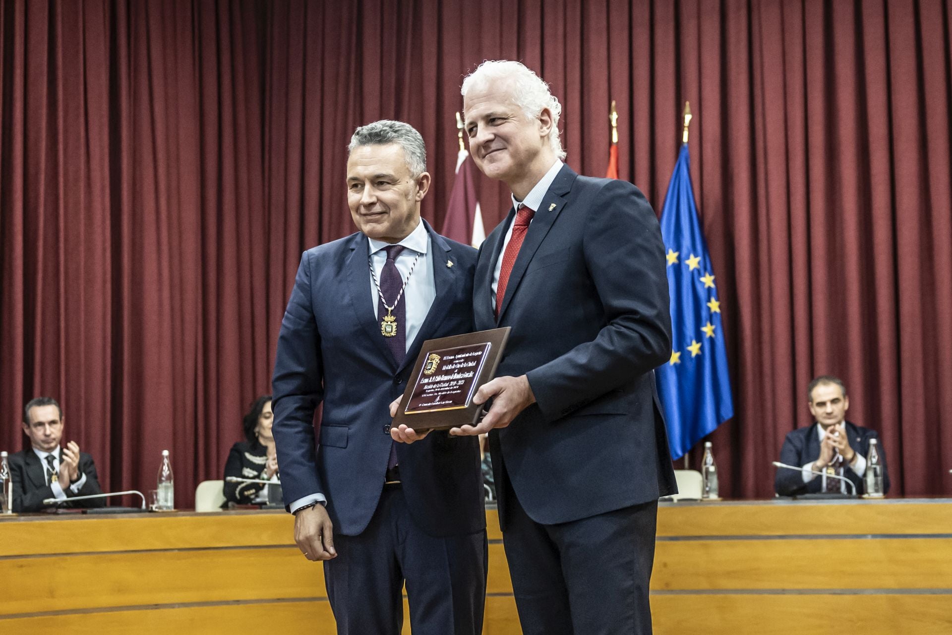 La entrega de la medalla de oro a cuatro exalcaldes de Logroño, en imágenes