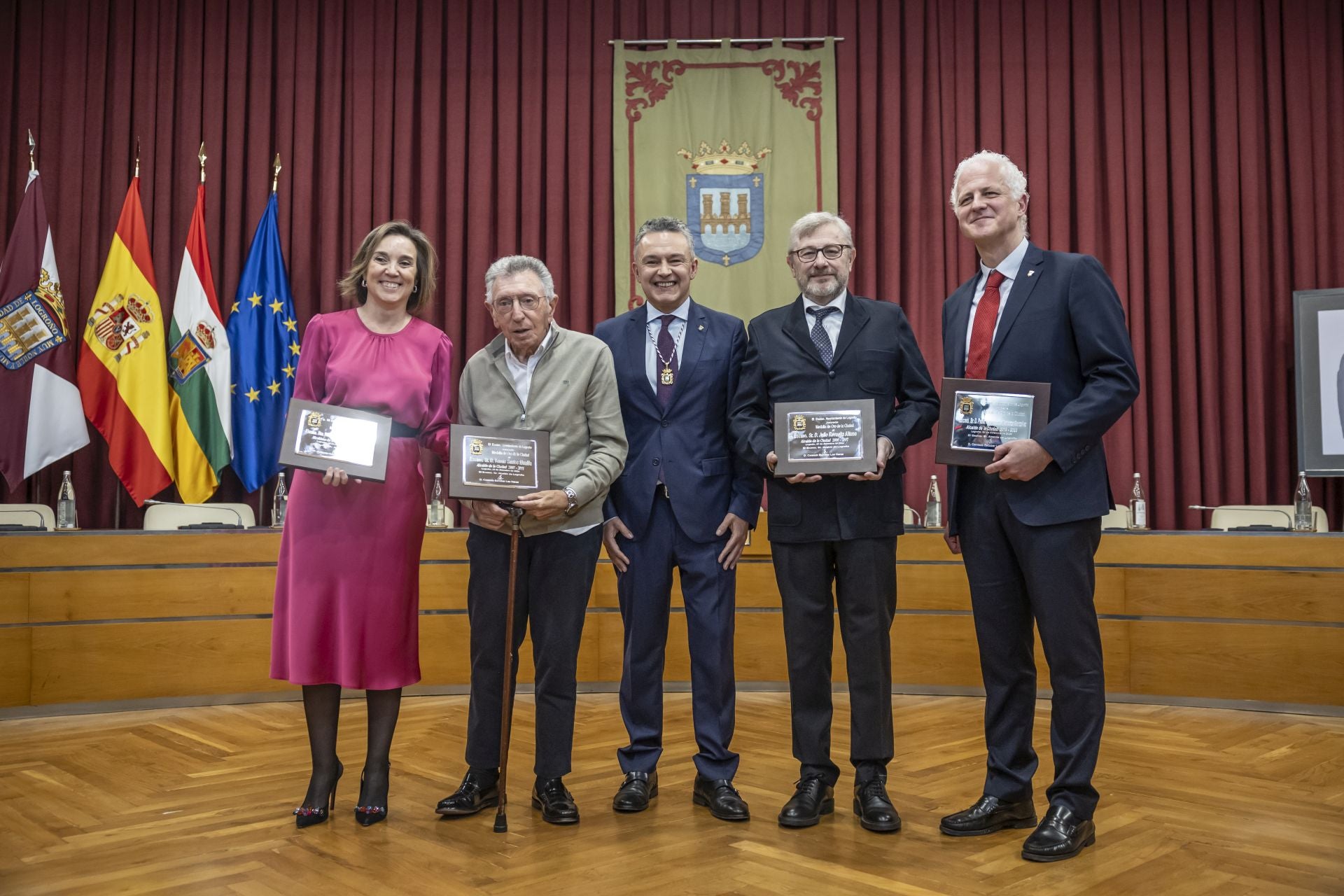 La entrega de la medalla de oro a cuatro exalcaldes de Logroño, en imágenes