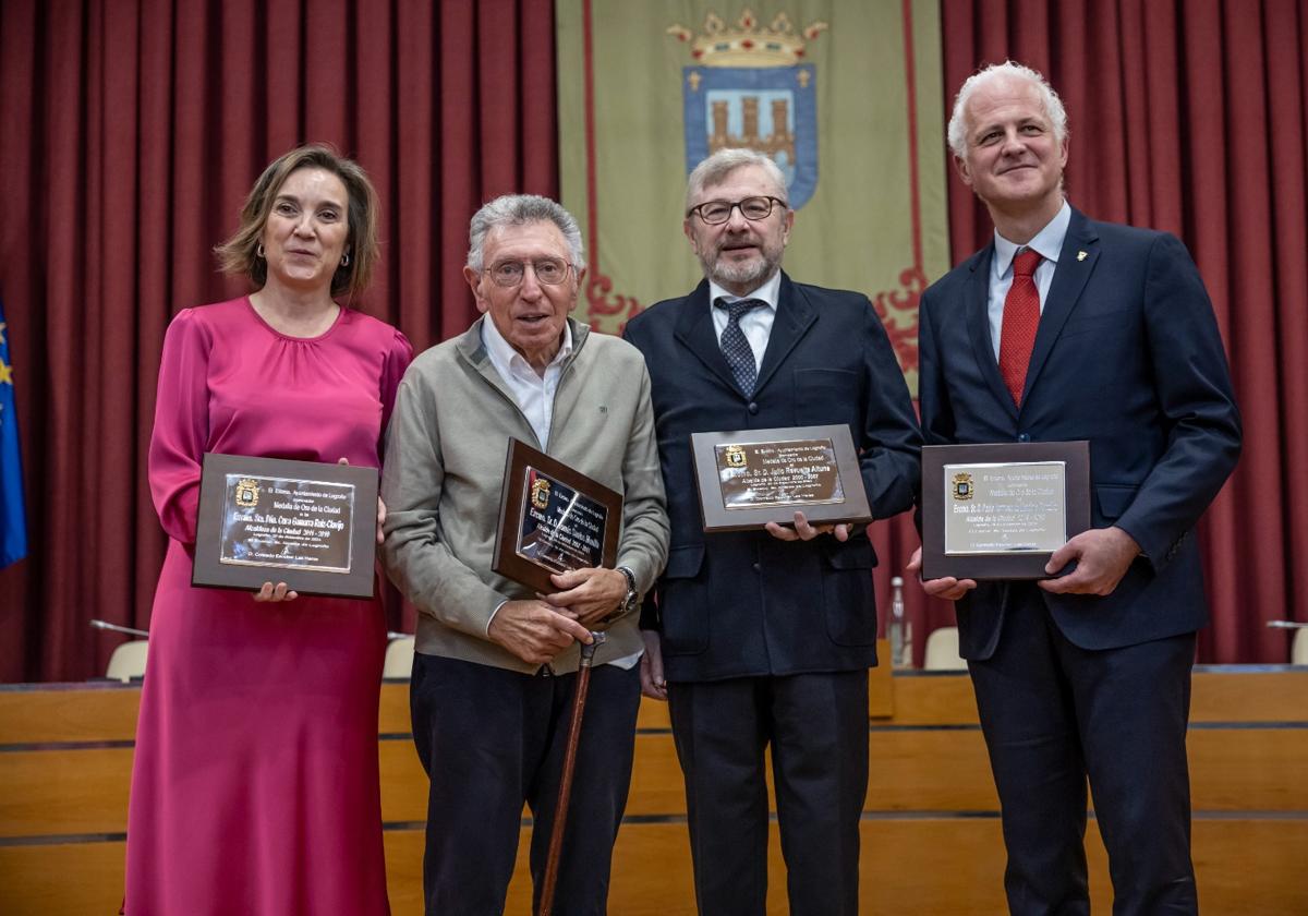 Gamarra, Santos, Revuelta y Hermoso de Mendoza, en el salón de plenos.