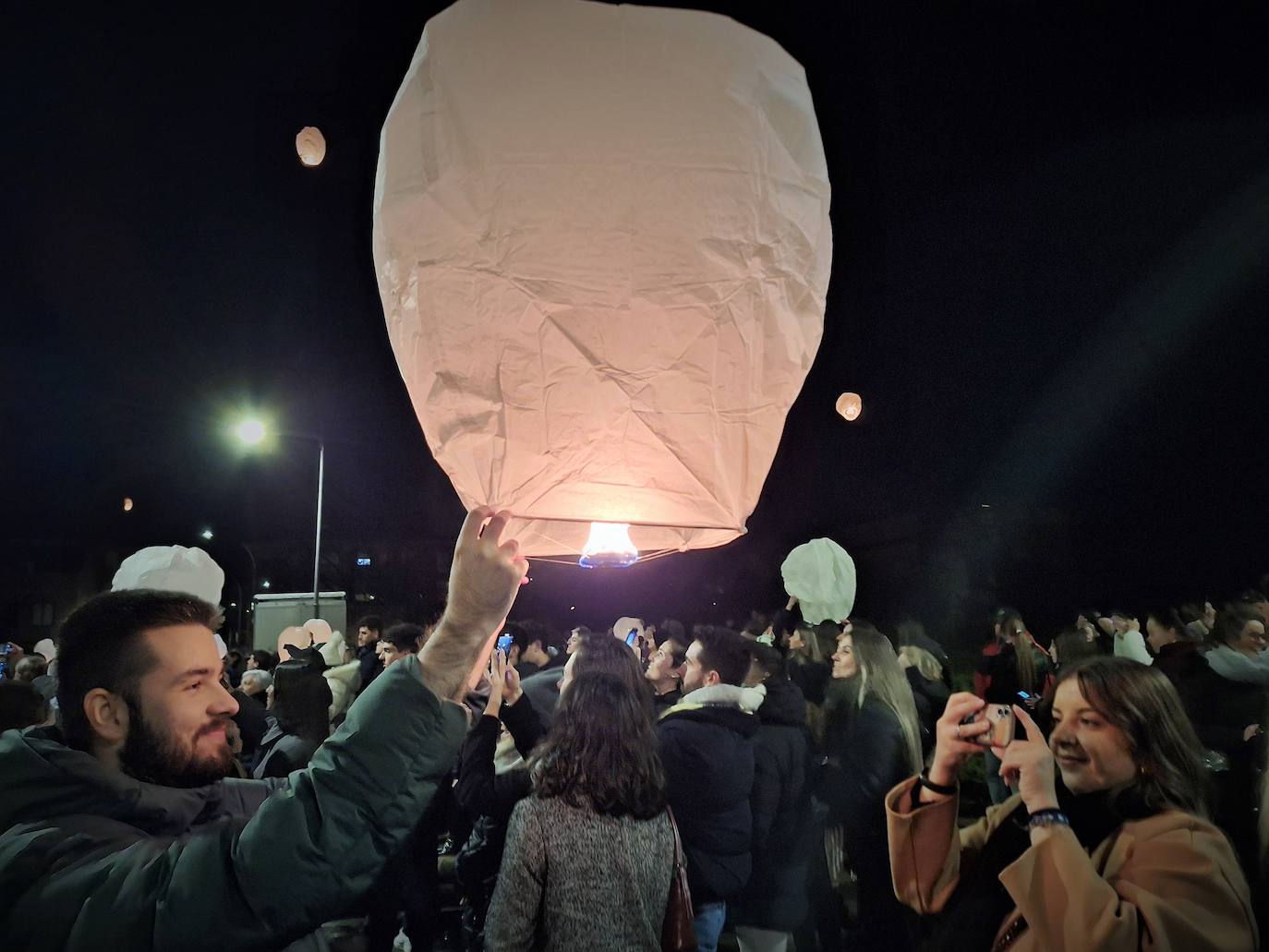 La &#039;Suelta de farolillos&#039; de Fuenmayor, en imágenes