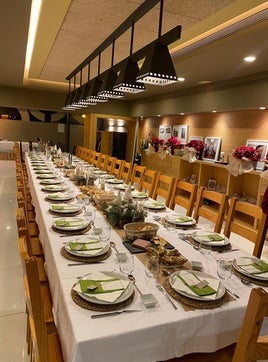 Mesa de la cena de Nochebuena del Teléfono de la Esperanza del año pasado.