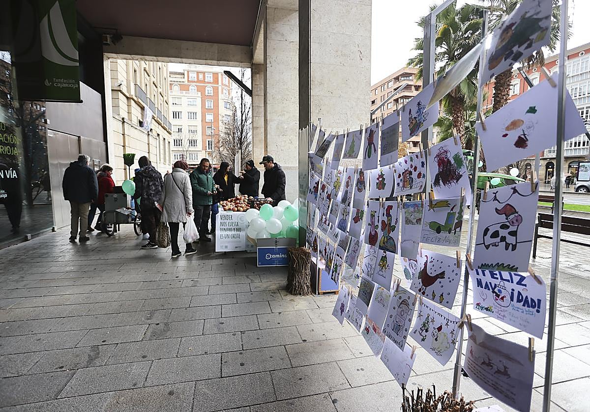 Imagen principal - Exposición de ARAG-Asaja en la calle Gran Vía de Logroño.