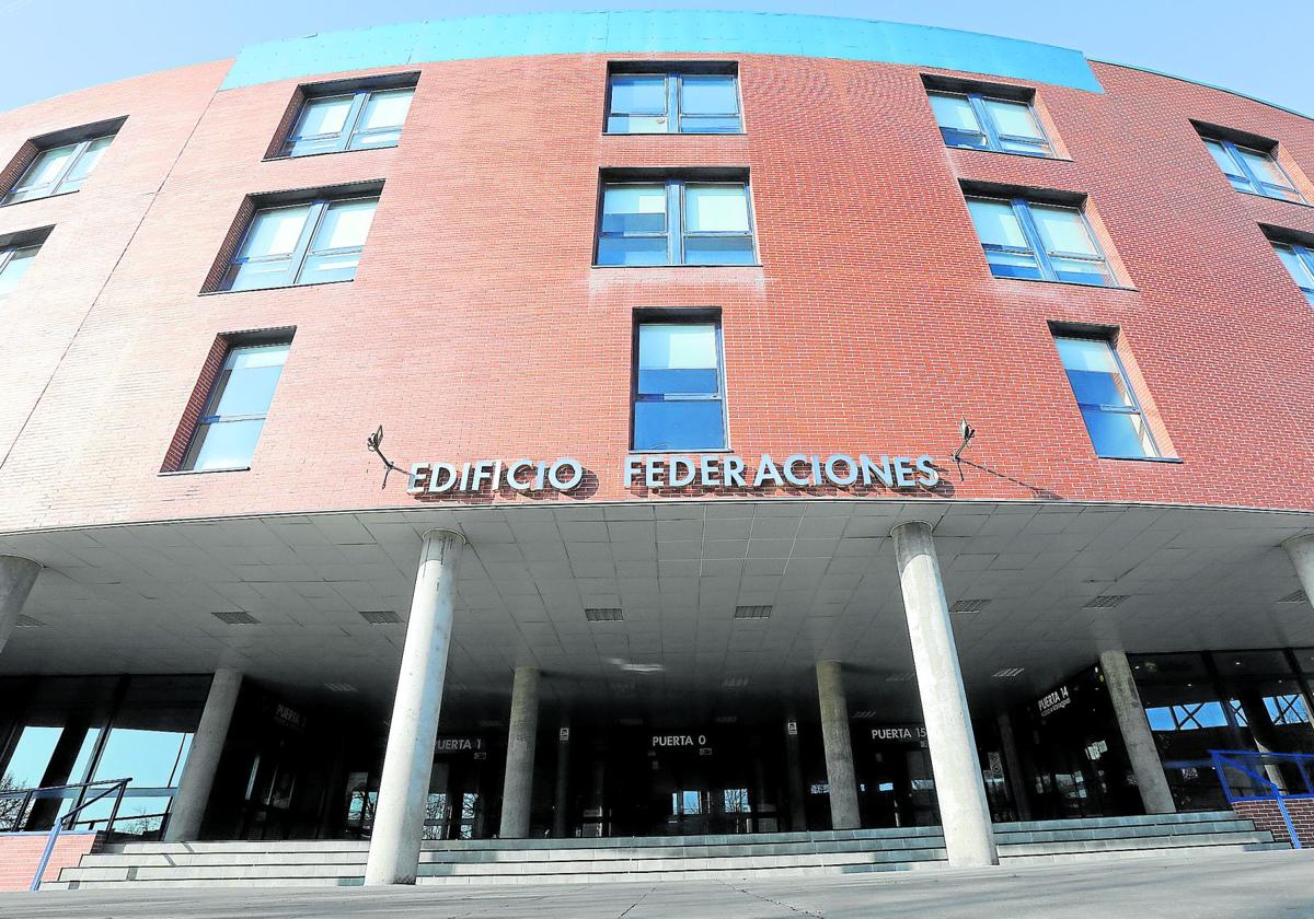 Fachada del Edificio de Federaciones en el Palacio de los Deportes.