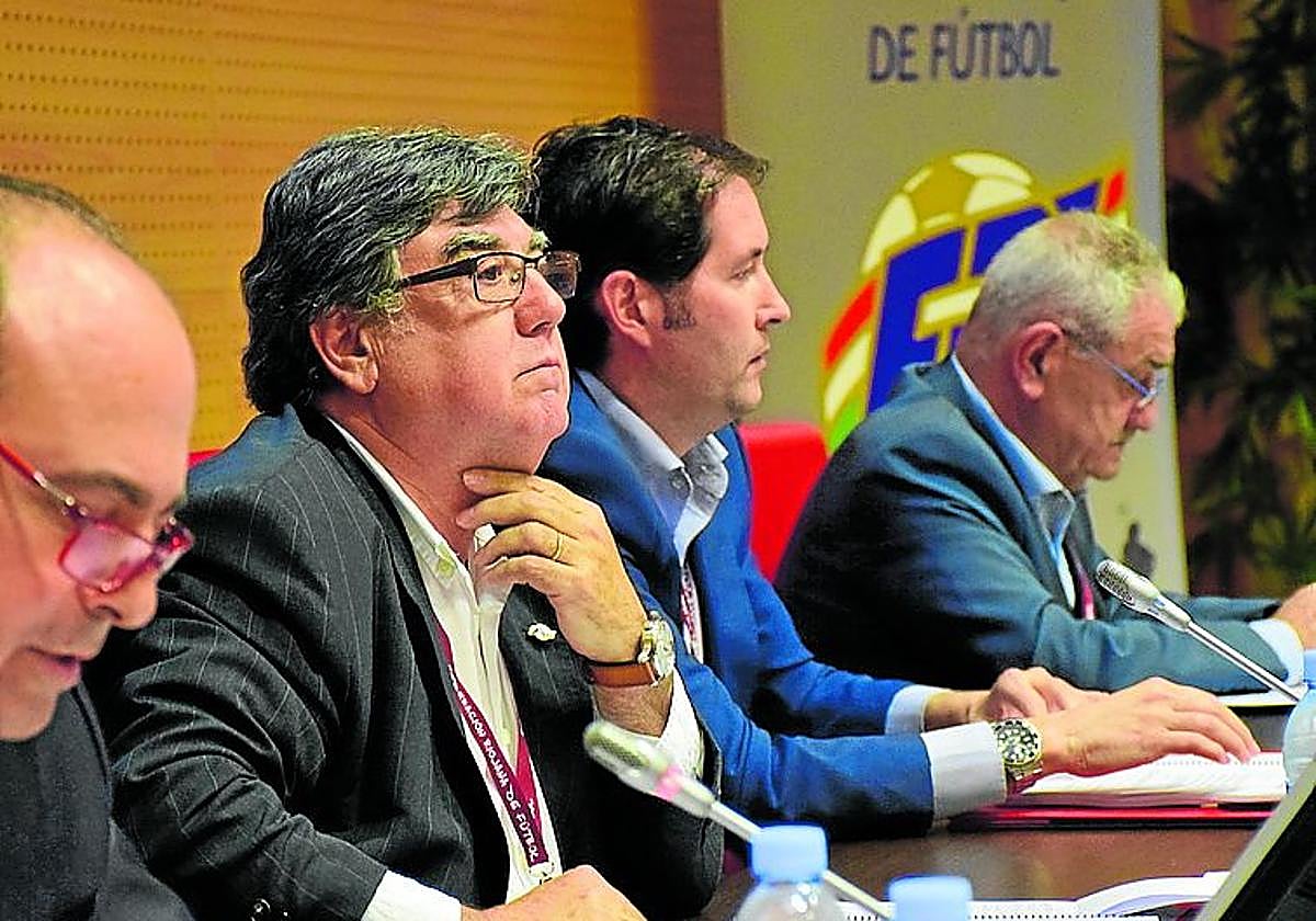 Imagen de la asamblea de la Riojana de Fútbol.