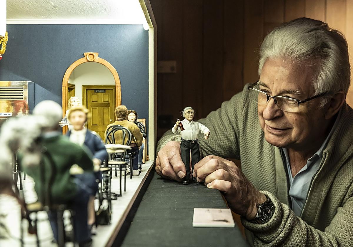 Imagen principal - Algunos detalles de la maqueta en miniatura creada por David Peso.