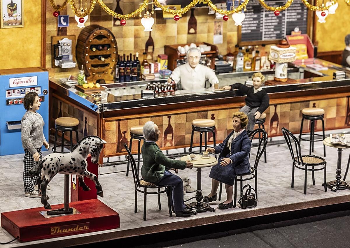 Imagen secundaria 1 - Algunos detalles de la maqueta en miniatura creada por David Peso.