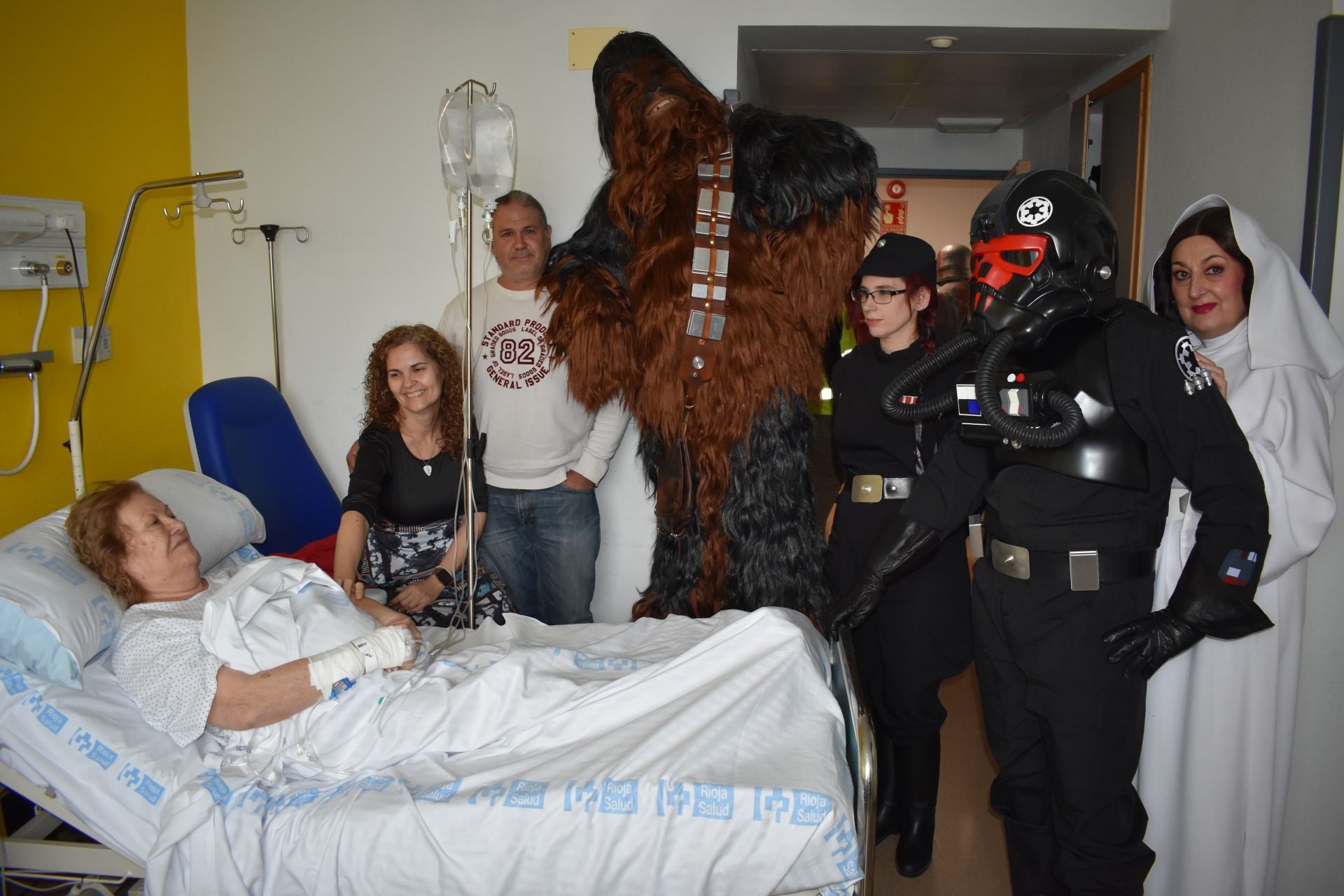 Los personajes de Star Wars visitan el Hospital de Calahorra