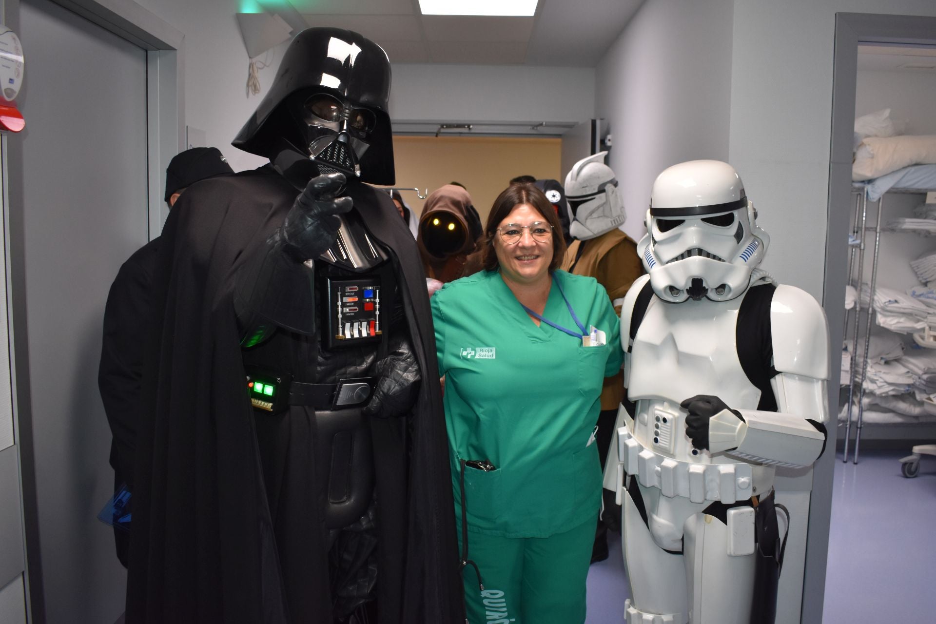 Los personajes de Star Wars visitan el Hospital de Calahorra