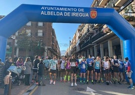 Línea de salida de la prueba, con Nacho Gacía (032) y Héctor Miguel Fuertes junto a Carlos Sancho (14).
