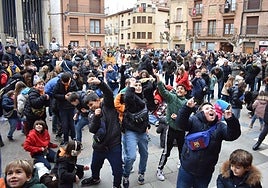 Aldeanueva lanza el cohete de las fiestas de invierno