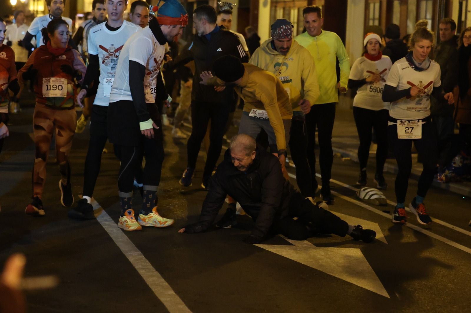 Los logroñeses llenan de nuevo las calles en la San Silvestre