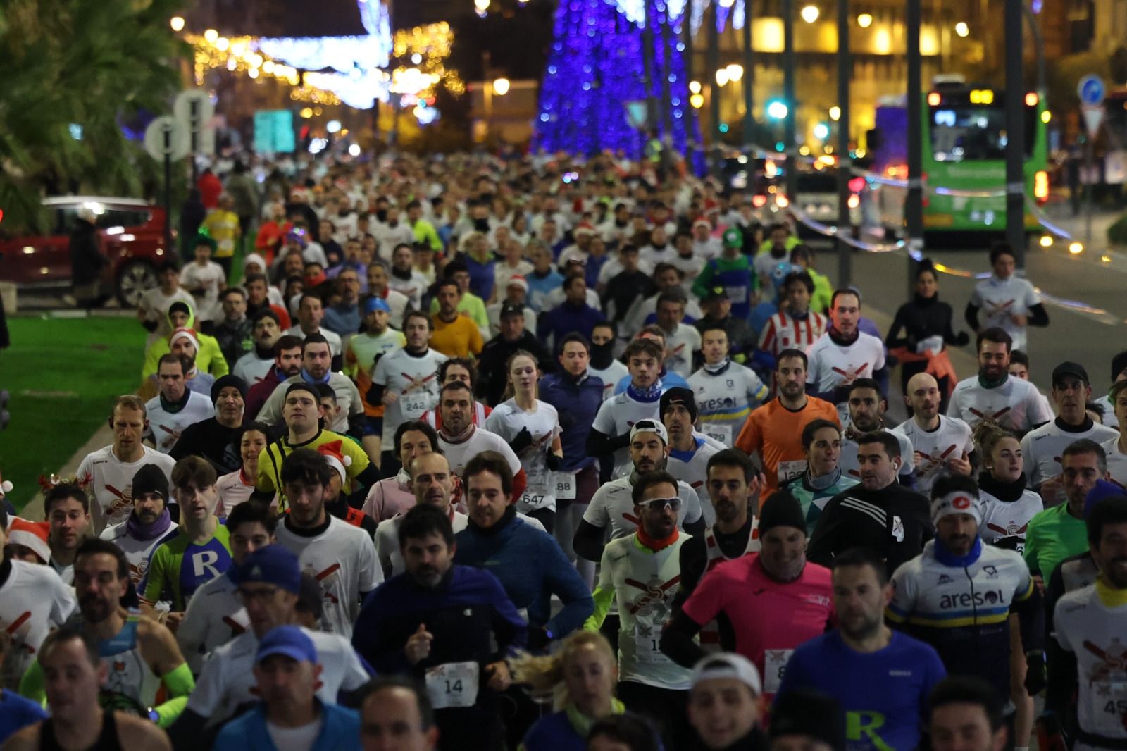 Los logroñeses llenan de nuevo las calles en la San Silvestre