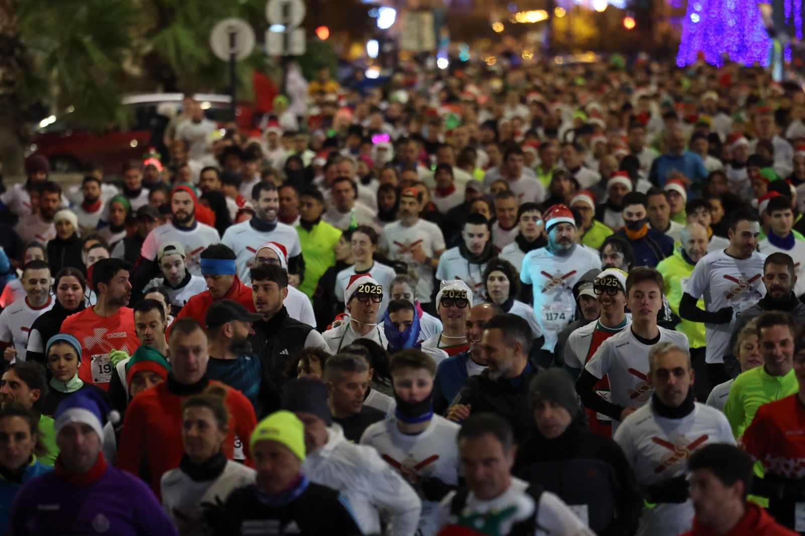 Los logroñeses llenan de nuevo las calles en la San Silvestre