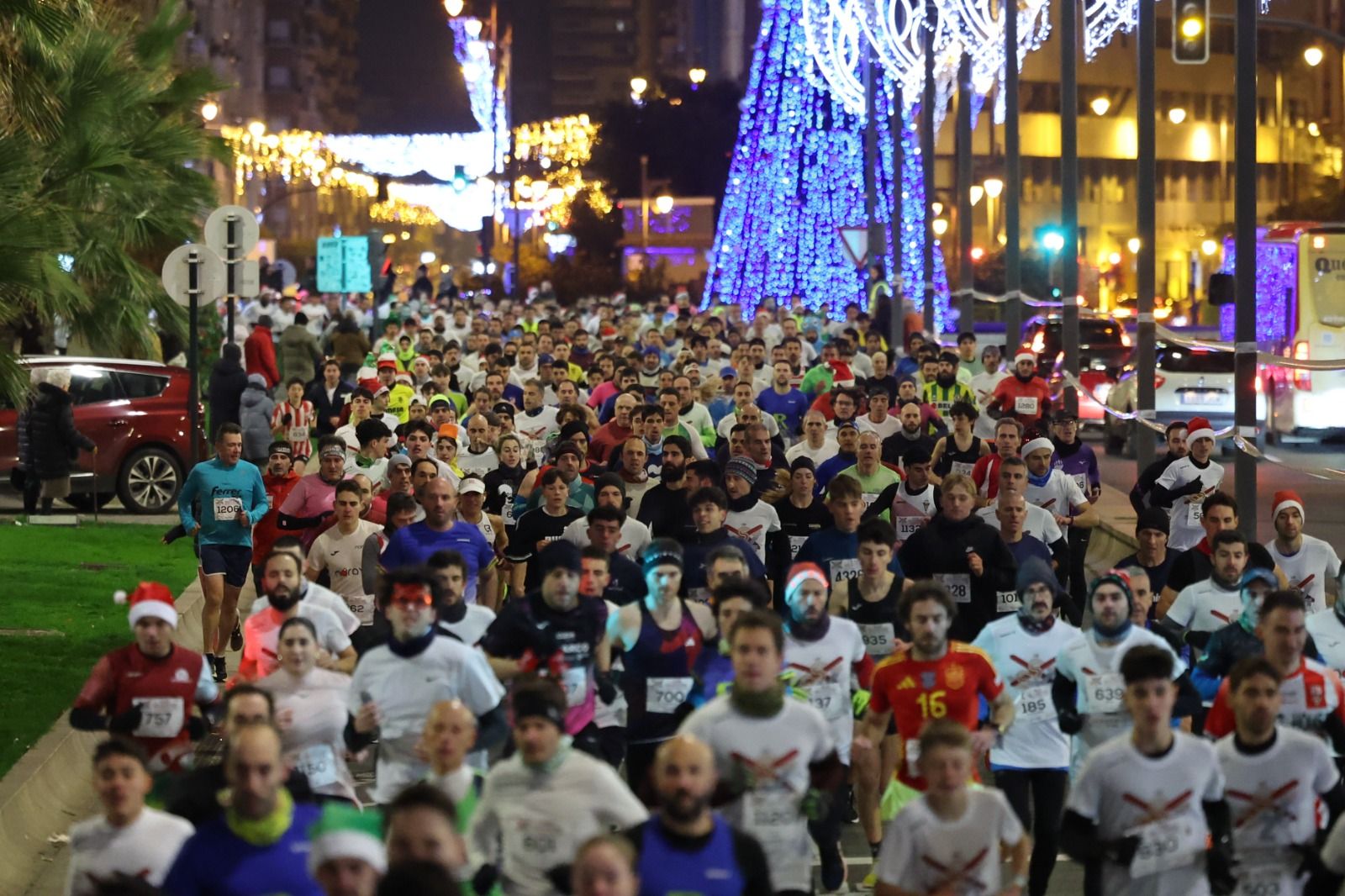 Los logroñeses llenan de nuevo las calles en la San Silvestre