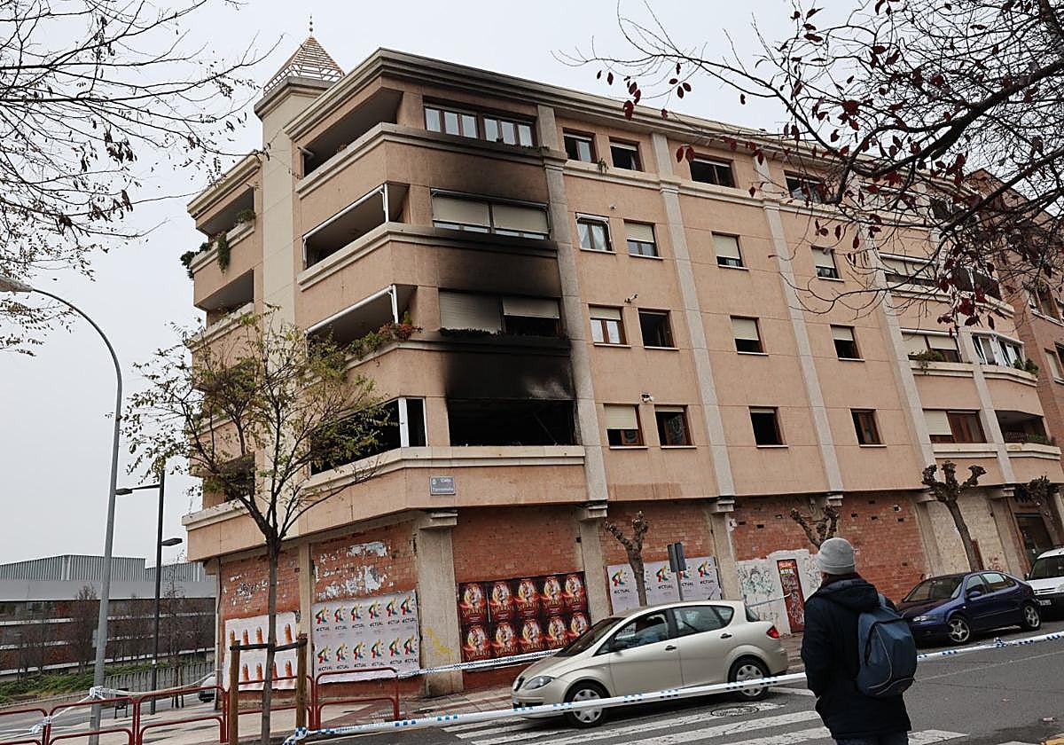 Así ha quedado el edificio tras el incendio declarado de madrugada.