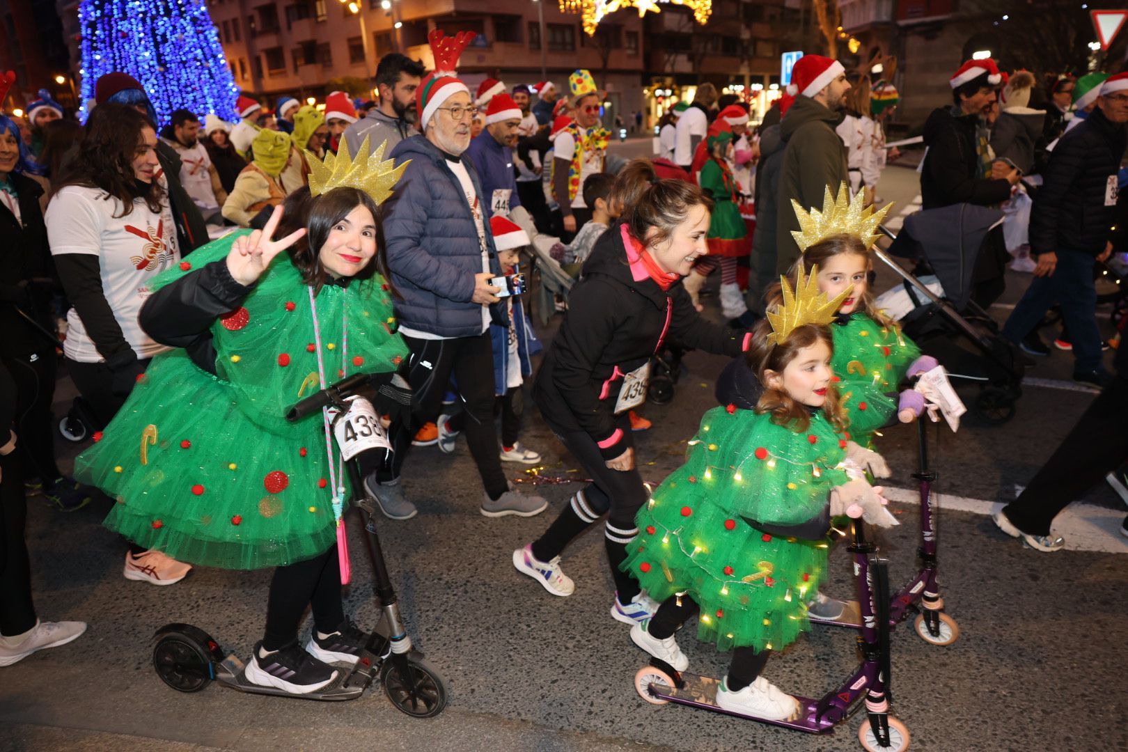 Los logroñeses no escatimaron en complementos para la San Silvestre Popular