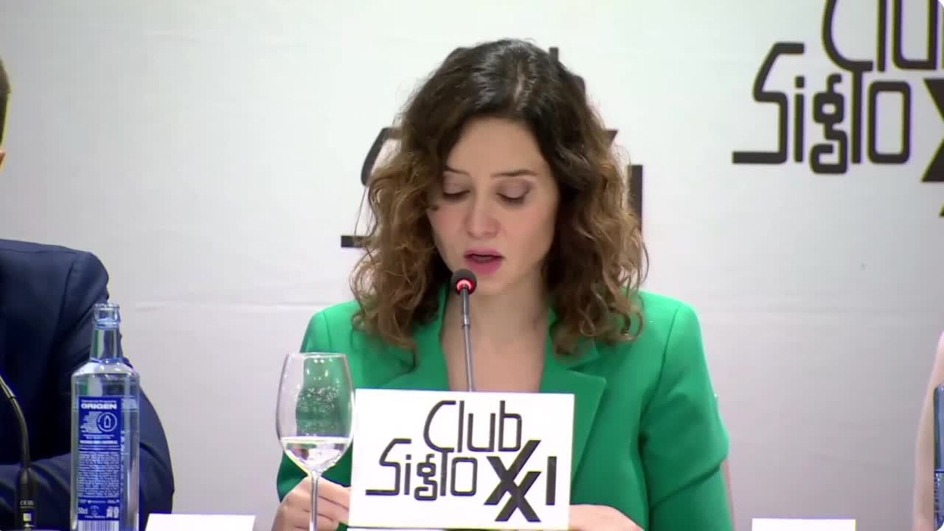 Ayuso critica que como "en una dictadura" Sánchez y ministros no comparezcan en el Senado