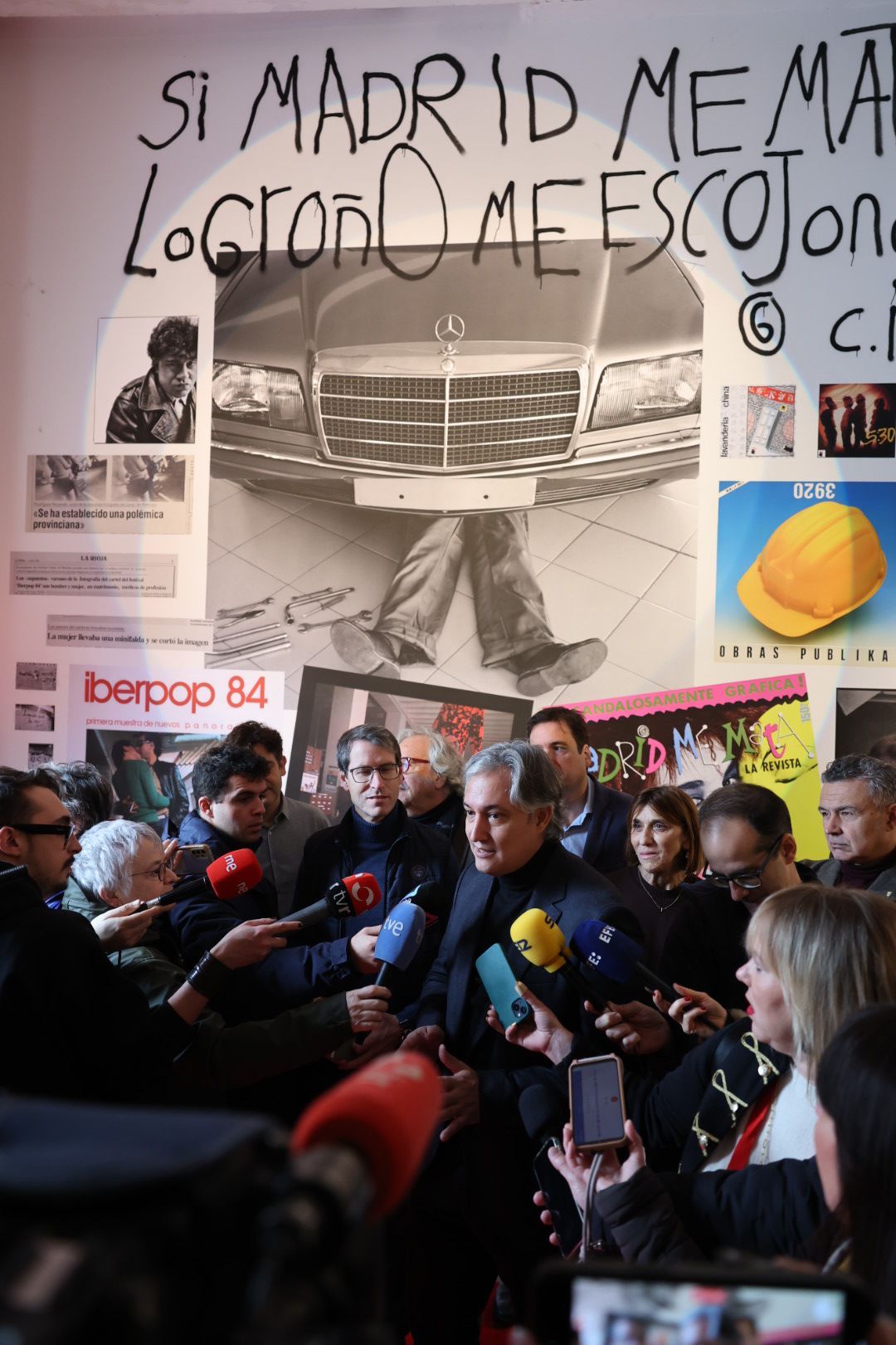 Imagen secundaria 2 - Detalles de la exposición 'Francis Cillero y su tiempo' y de la inauguración oficial del festival con las autoridades y responsables del festival.