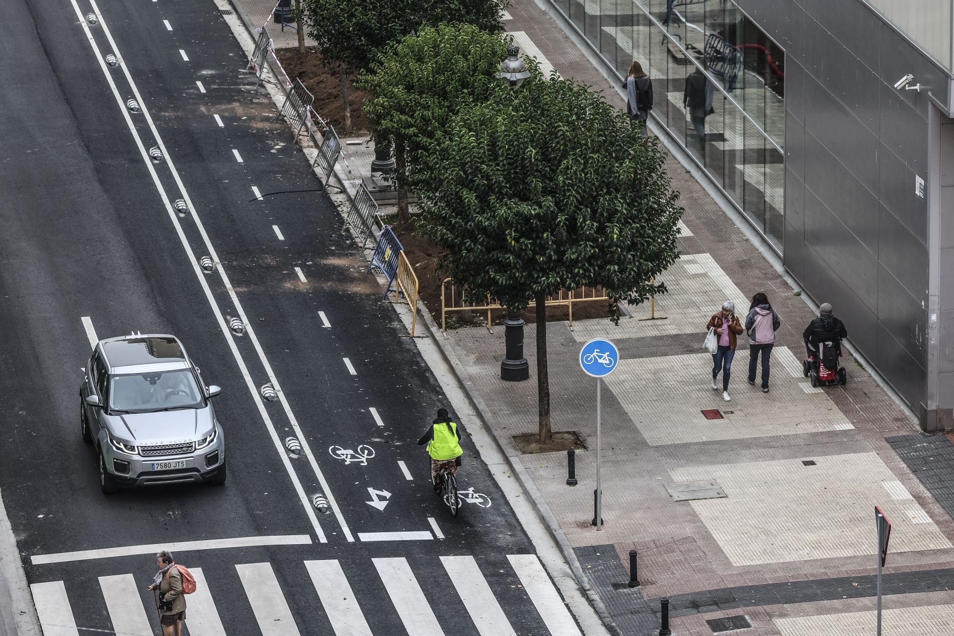 Eje ciclista a su paso por la calle Duquesa de la Victoria.