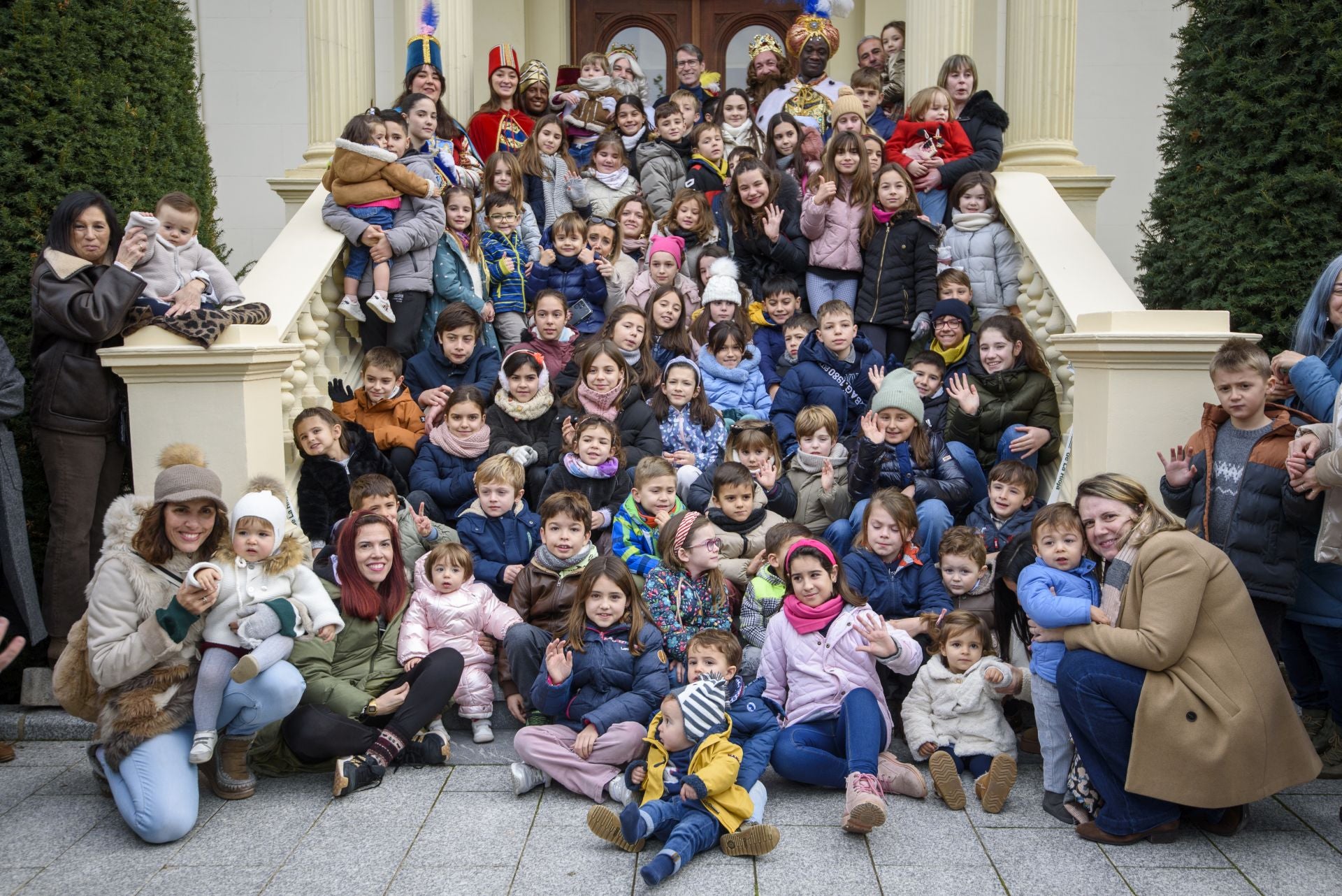 Capellán recibe a los Reyes Magos