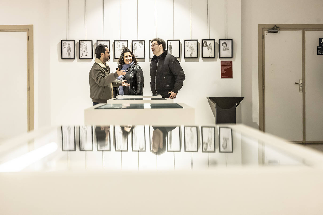 El artista logroñés Mariano Espinosa expone en la Biblioteca de La Rioja su obra gráfica para los filmes de Velasco Broca, hasta el 29 de enero.