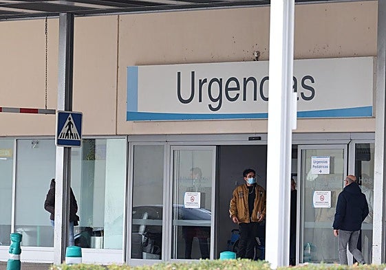 Pacientes en Urgencias del San Pedro, este miércoles.